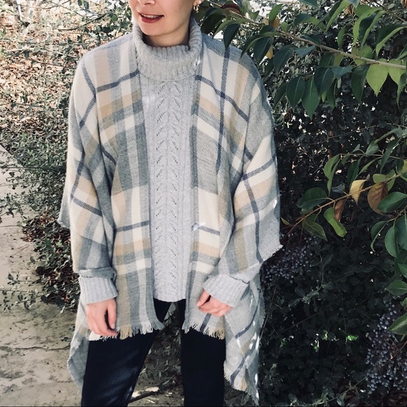 Elegant poncho👡 - Picture 4 of 7